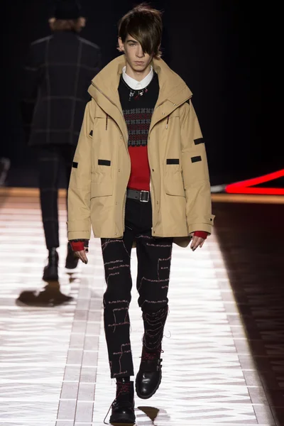 Look 28